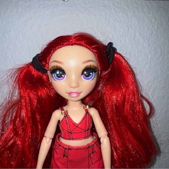 2019 MGA Rainbow High Red Hair Ruby Anderson Doll 11in Fully Articulated Girls - Picture 2 of 8